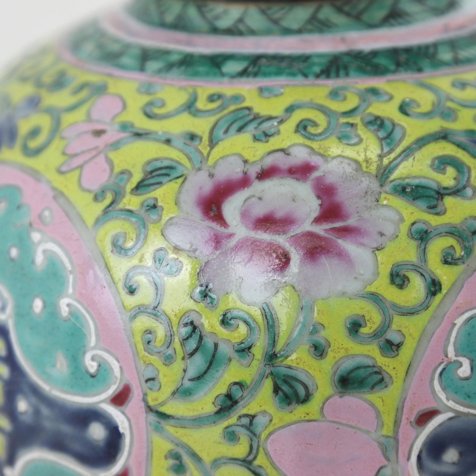 Early 20th Century Chinese Famille Rose Double Happiness Vase Table Lamp - 7