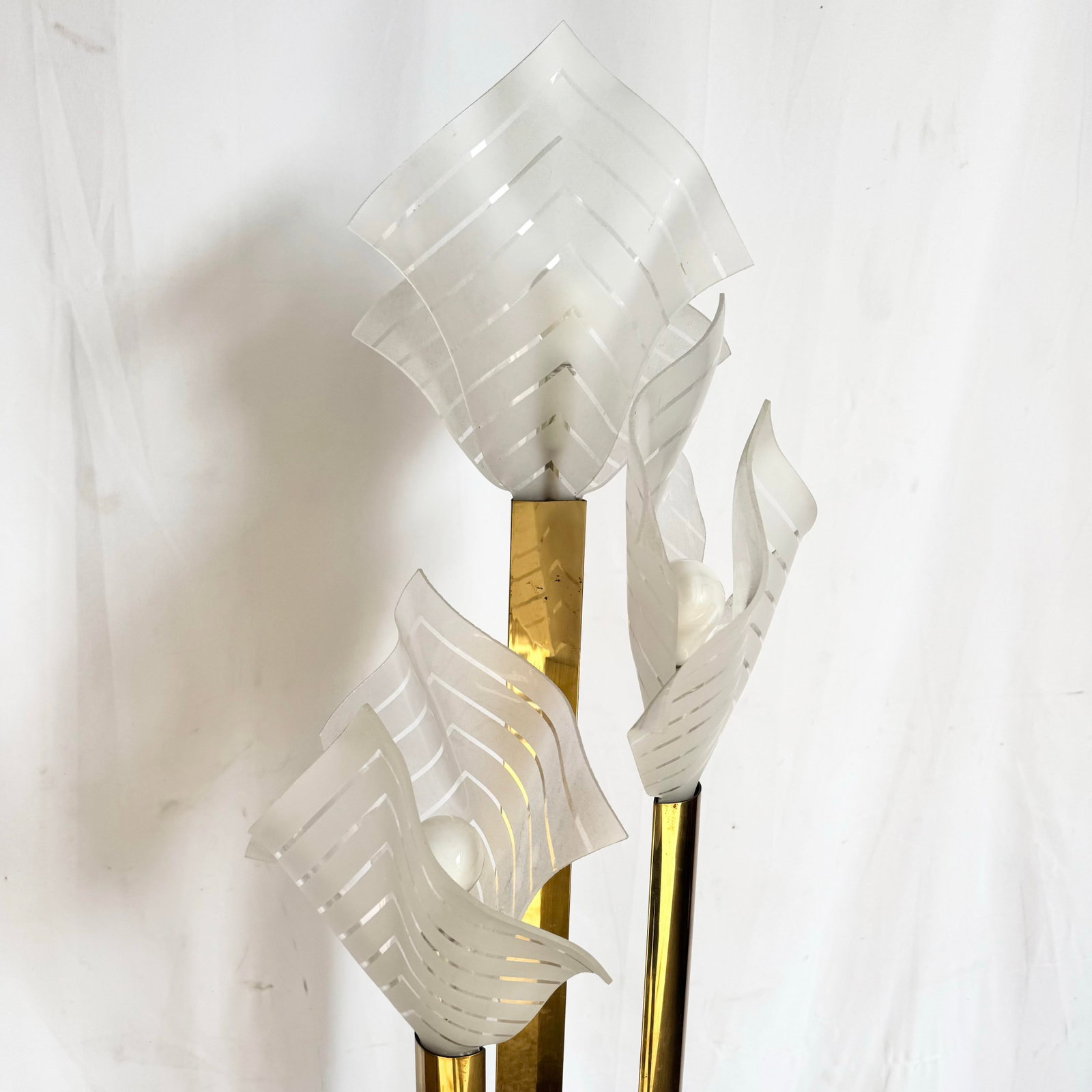Art Deco Sculptural Acrylic and Brass Torchiere Floor Lamp With Calla Lily-Inspired Shades - 5