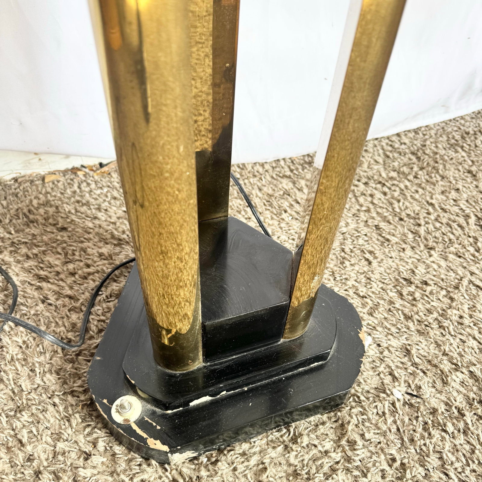 Art Deco Sculptural Acrylic and Brass Torchiere Floor Lamp With Calla Lily-Inspired Shades - 7