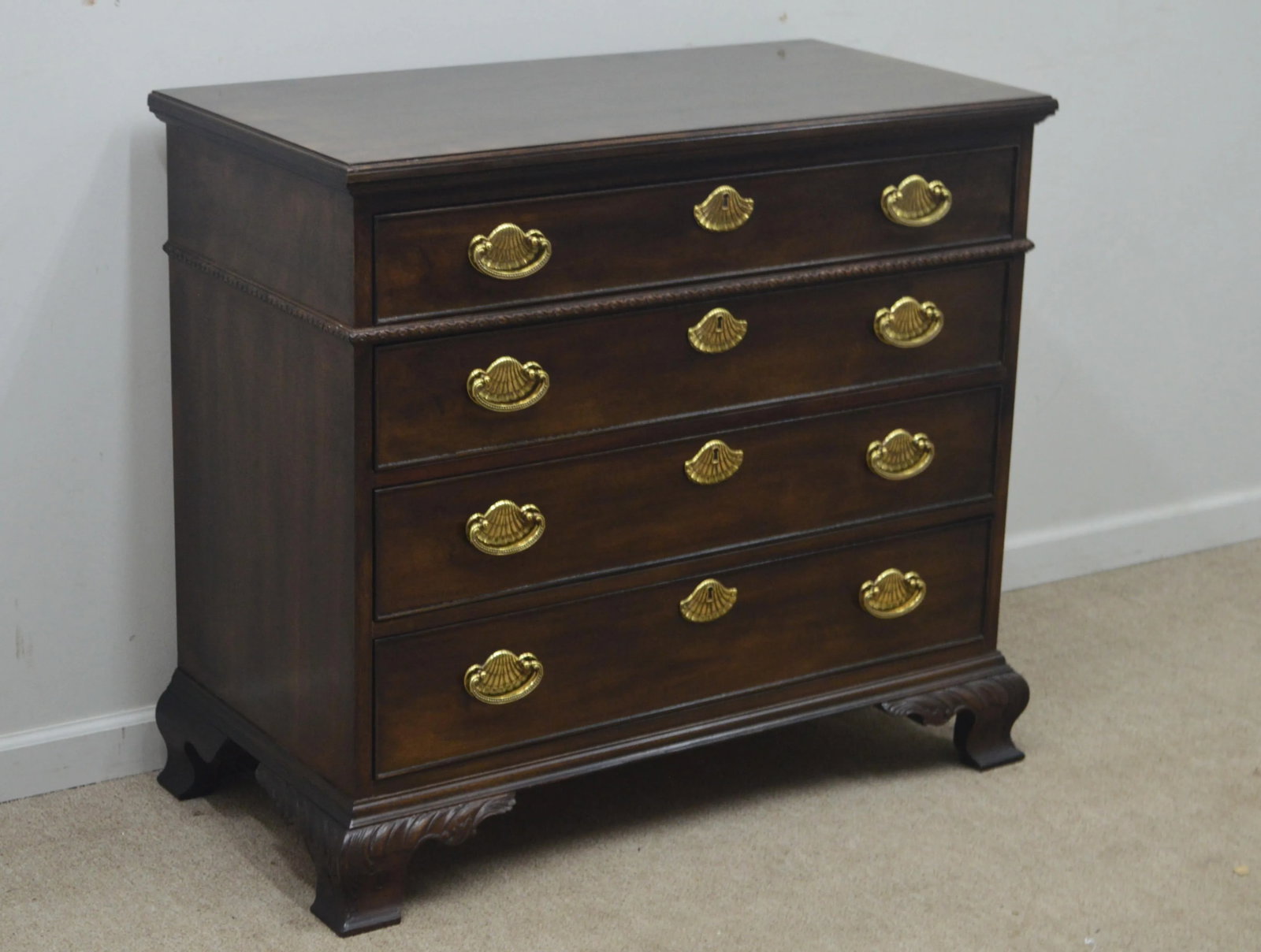 Henredon Banded Bachelor Chest of Drawers - 4