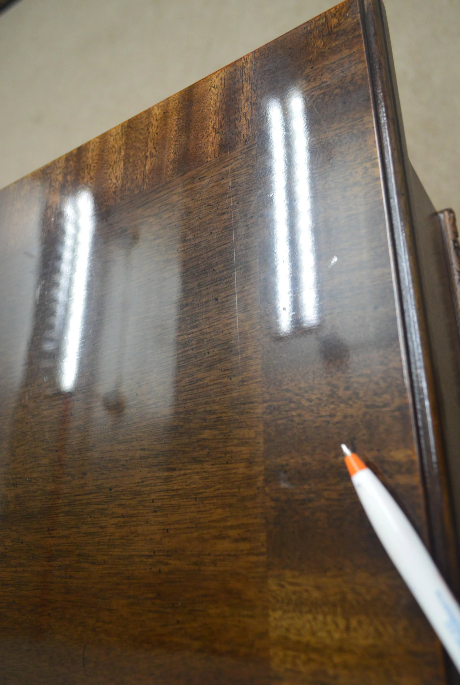 Henredon Banded Bachelor Chest of Drawers - 9
