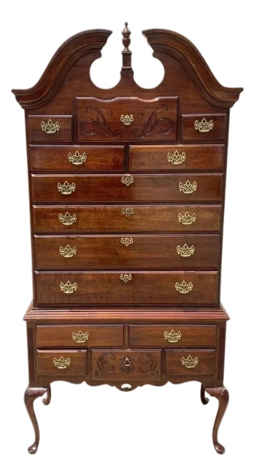 Vintage Thomasville Queen Anne Style Cherry Wood Highboy Tall Chest Dresser: Vintage Thomasville Queen Anne Style Cherry Wood Highboy Tall Chest Dresser. Item features a tall impressive form, Queen Anne style legs, nice carvings, 14 dovetailed drawers, original stamp, quality