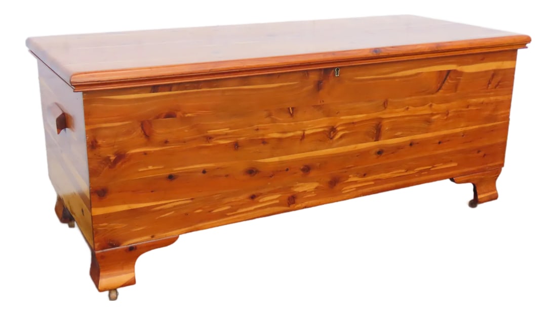 Early 1900s Lane Solid Cedar Hope Chest Blanket Trunk Bench 6586: This brilliant Cedar Trunk Chest is made of wood, solid wood, and solid cedar wood. The Trunk made by Lane Furniture, Style NO 48 I 30. This trunk has Traditional style and design, it has cedar wood