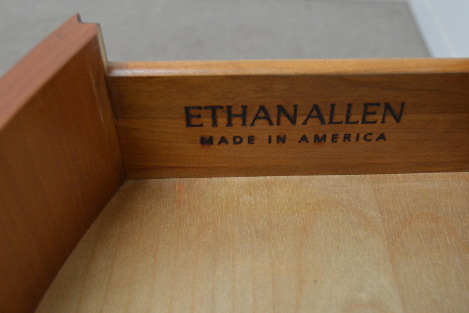 Ethan Allen Nightstans a Pair - 17