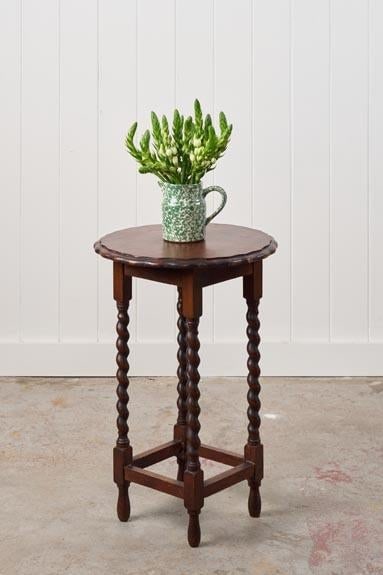 Antique English Round Oak Barley Twist Table With Scalloped Edge - 2