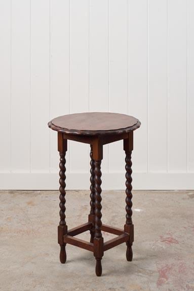 Antique English Round Oak Barley Twist Table With Scalloped Edge - 5