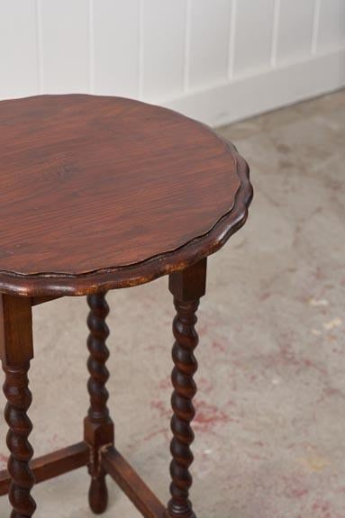 Antique English Round Oak Barley Twist Table With Scalloped Edge - 8