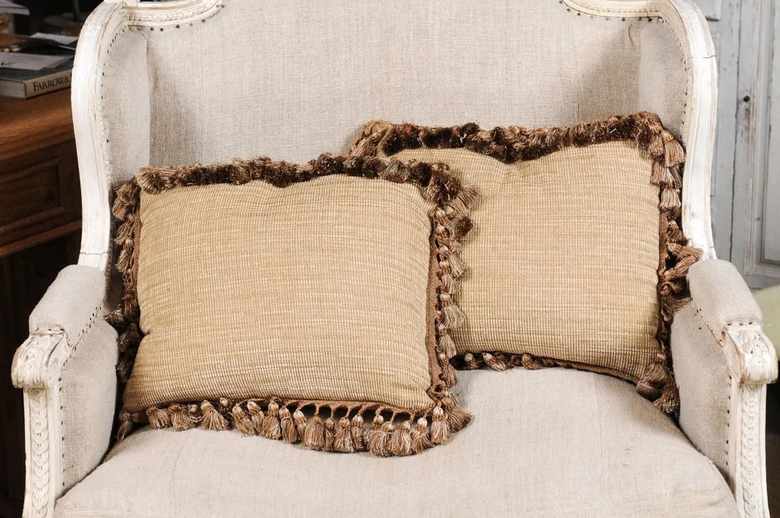 19th Century French Aubusson Tapestry Pillows with Roses and Tassels - a Pair - 12