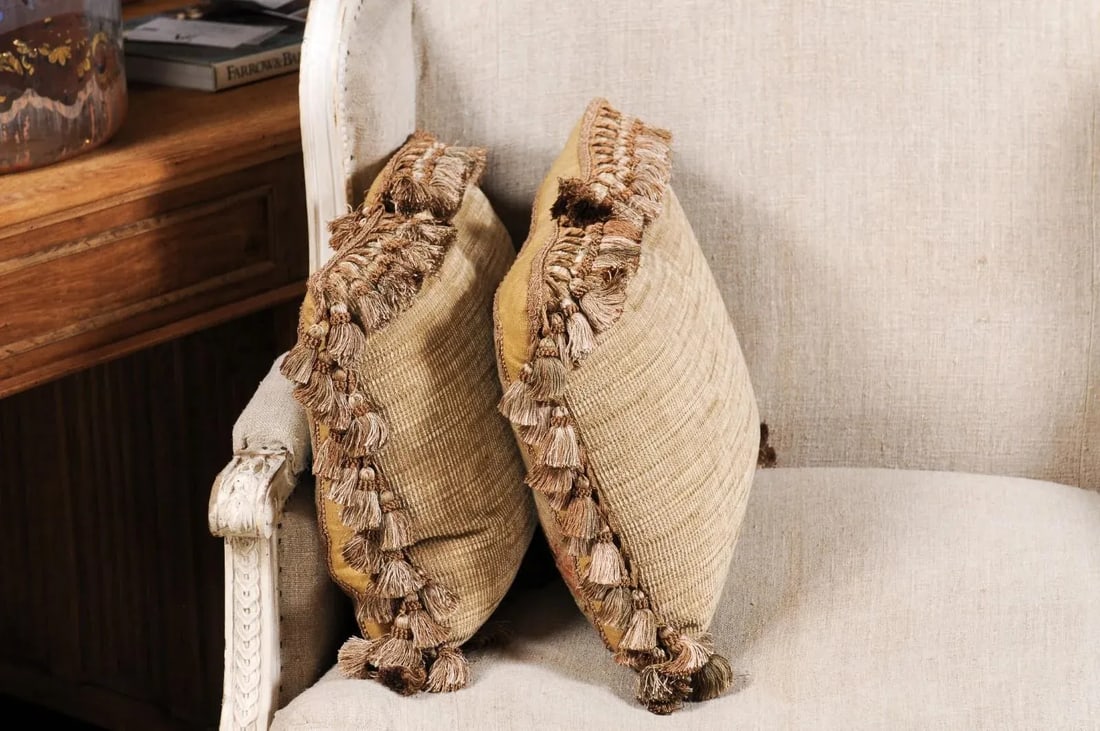 19th Century French Aubusson Tapestry Pillows with Roses and Tassels - a Pair - 3