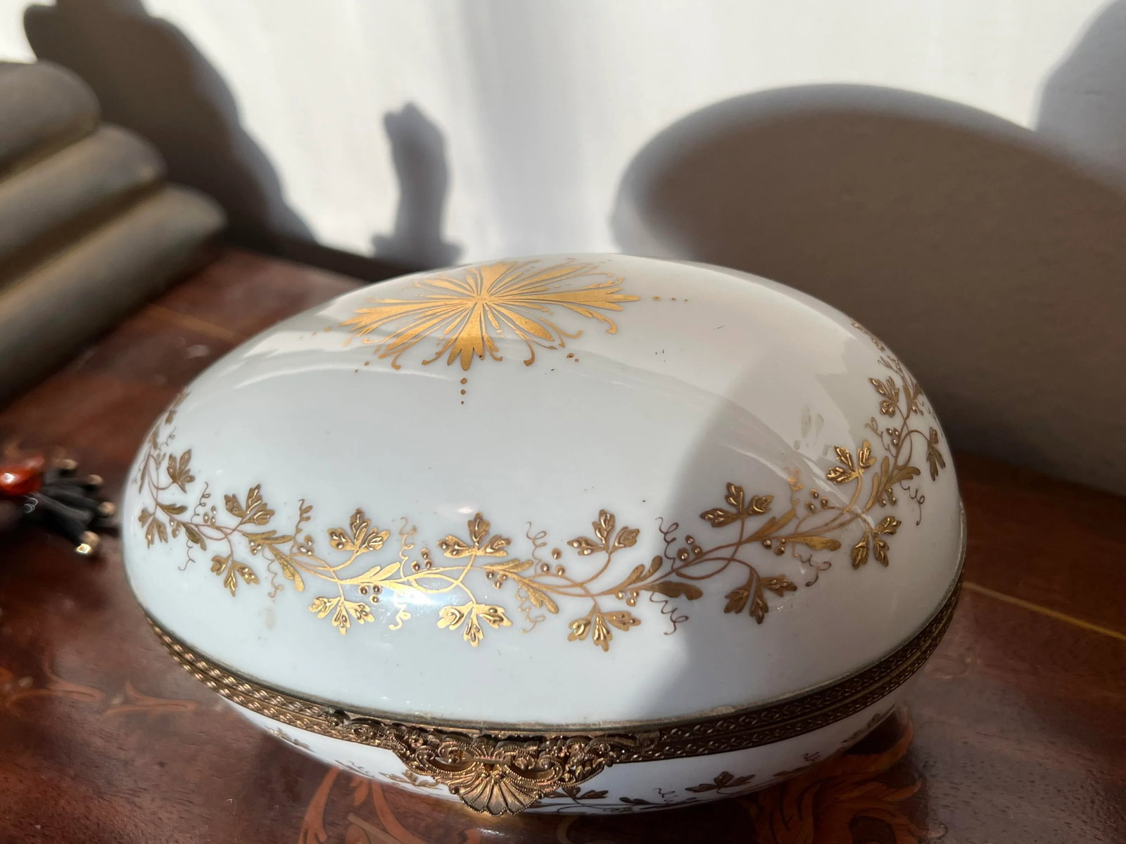 1940s Oversized Le Tallec Porcelain Egg Shaped Dresser Box Gilt Foliate Decoration - 2