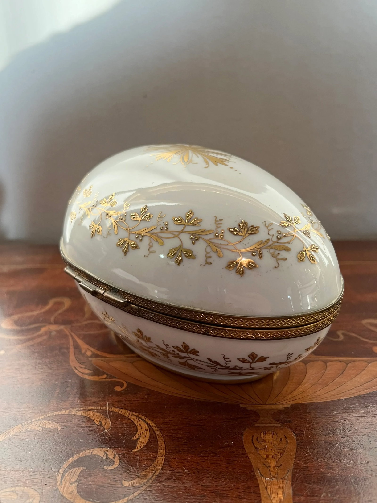 1940s Oversized Le Tallec Porcelain Egg Shaped Dresser Box Gilt Foliate Decoration - 3