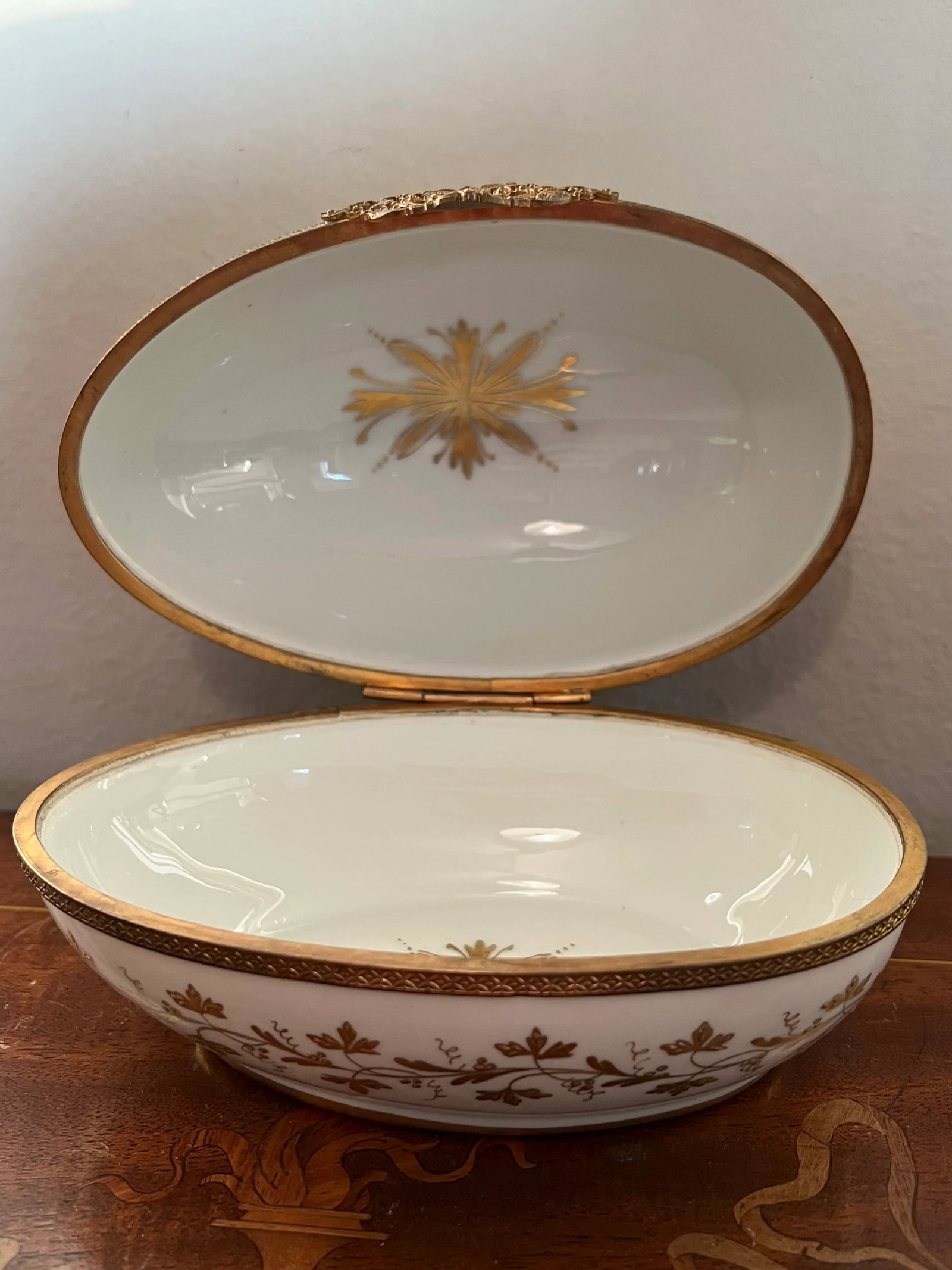 1940s Oversized Le Tallec Porcelain Egg Shaped Dresser Box Gilt Foliate Decoration - 5