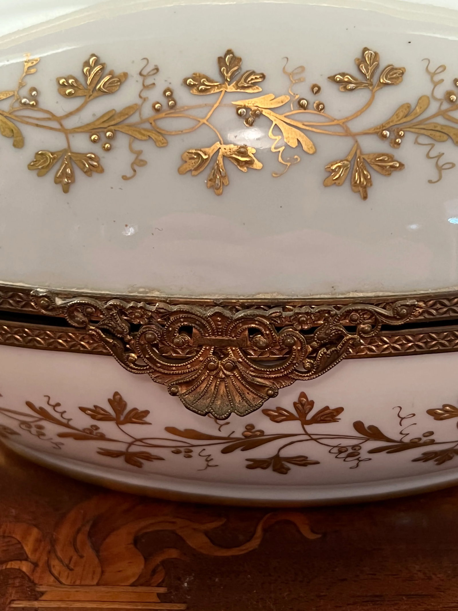 1940s Oversized Le Tallec Porcelain Egg Shaped Dresser Box Gilt Foliate Decoration - 6