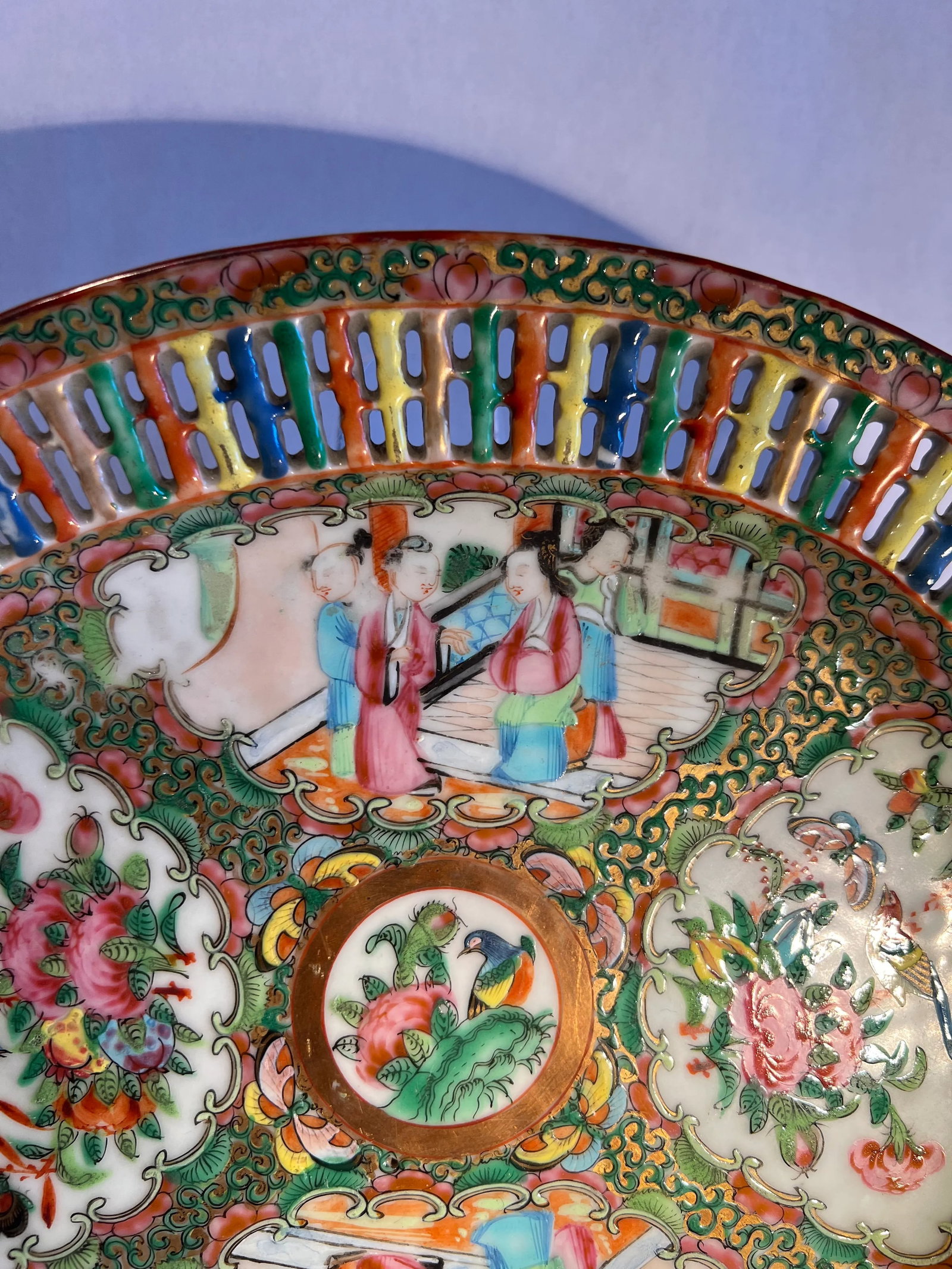 Early 19th Century Chinese Rose Medallion Pierced Platter - 3
