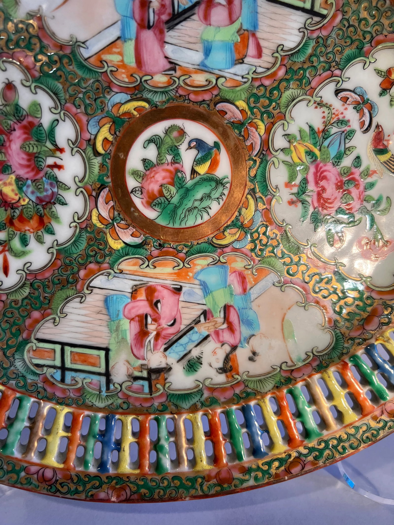 Early 19th Century Chinese Rose Medallion Pierced Platter - 5