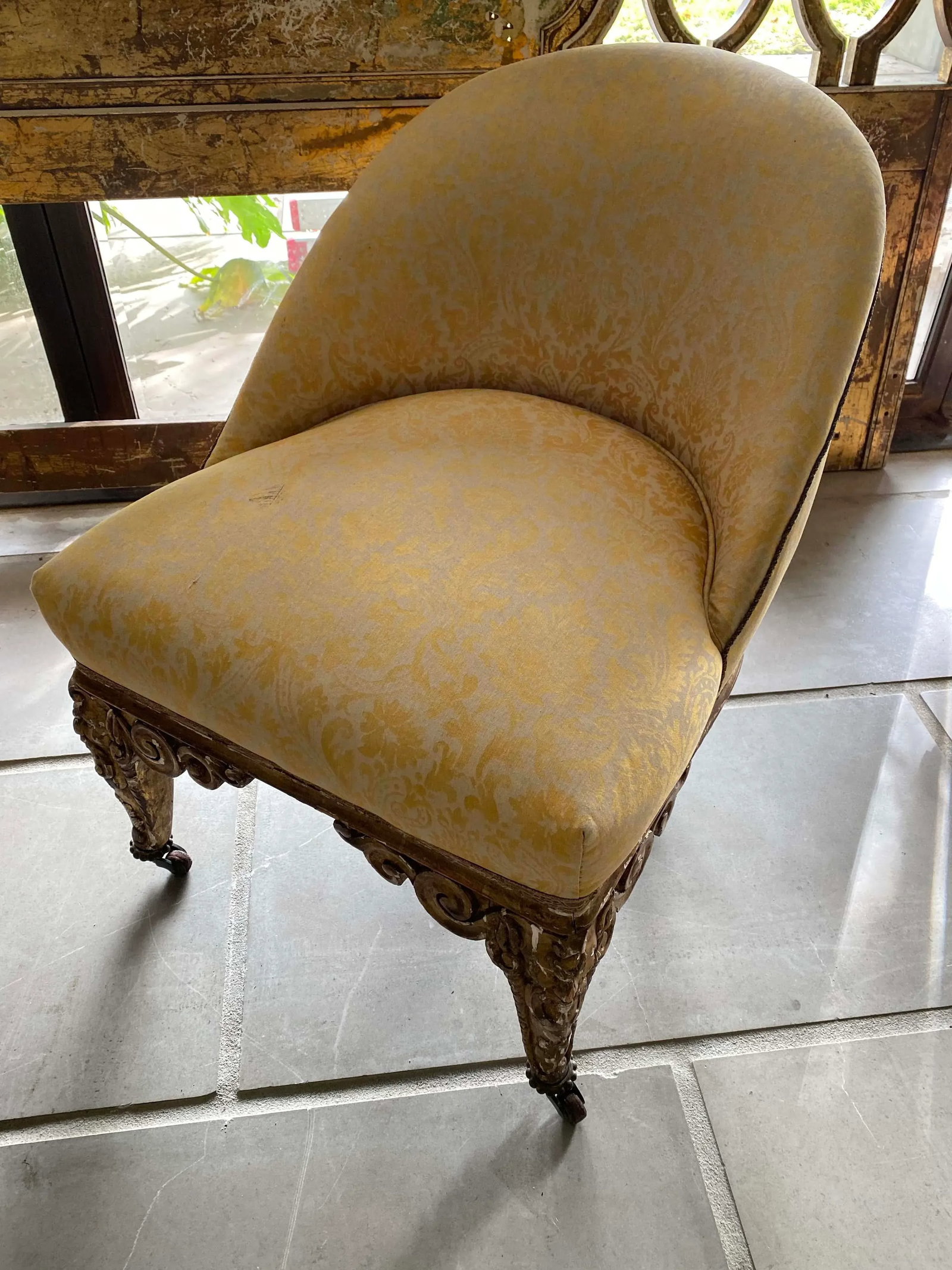 Early 20th Century Gilded Carved Wood Side Chairs With Gold Damask Fabric - a Pair - 3