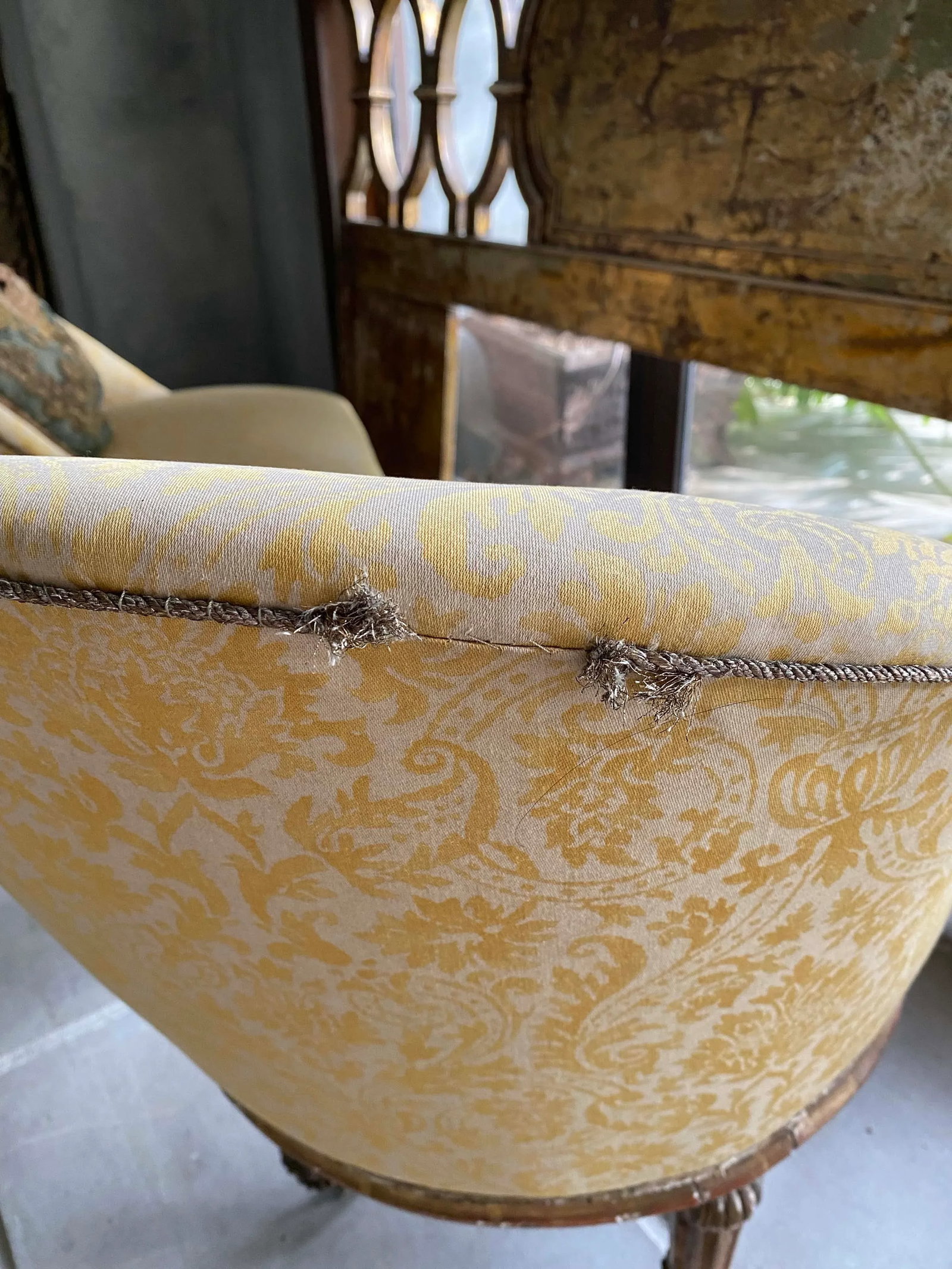 Early 20th Century Gilded Carved Wood Side Chairs With Gold Damask Fabric - a Pair - 5