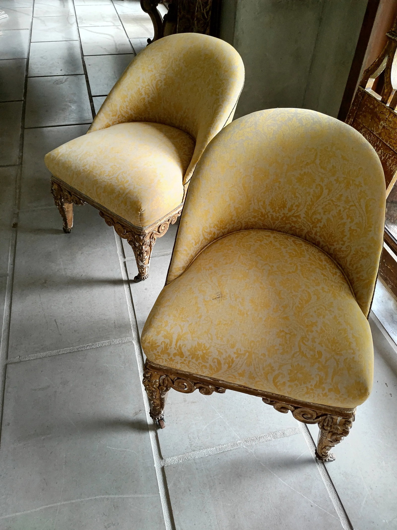 Early 20th Century Gilded Carved Wood Side Chairs With Gold Damask Fabric - a Pair - 7