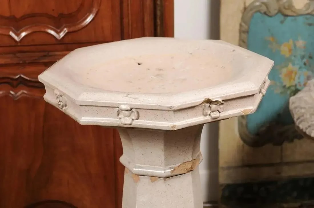 English Turn of the Century Glazed Pottery Bird Bath with Carved Flowers, 1900s - 2