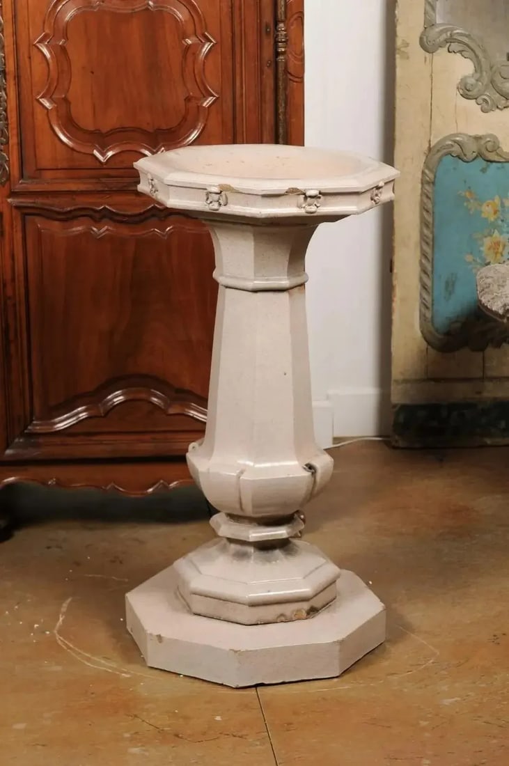 English Turn of the Century Glazed Pottery Bird Bath with Carved Flowers, 1900s - 4