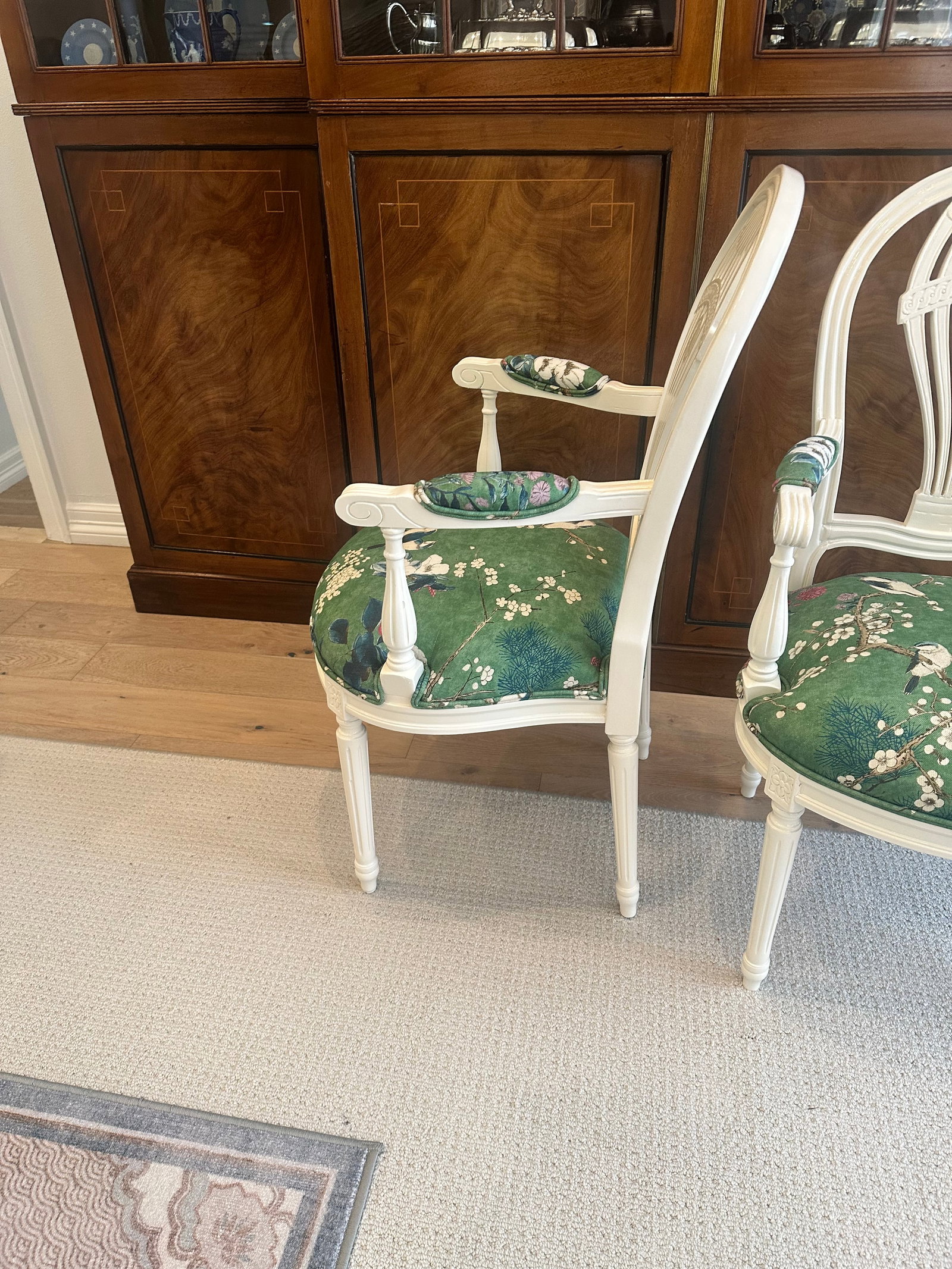 20th-Century Louis XVI Style Neoclassical Armchairs, Newly Reimagined - Thibaut Katsura in Emerald - 11
