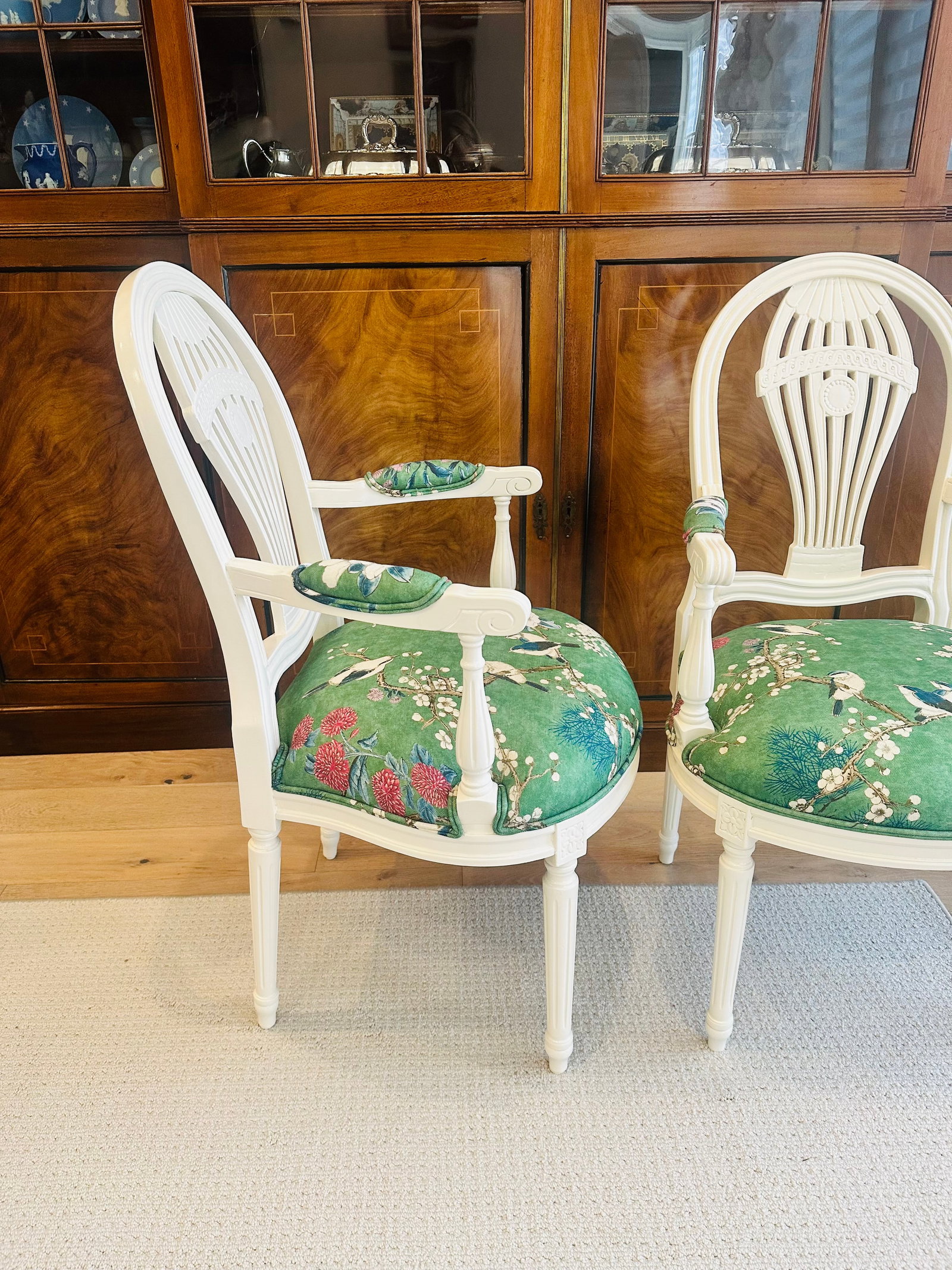 20th-Century Louis XVI Style Neoclassical Armchairs, Newly Reimagined - Thibaut Katsura in Emerald - 4