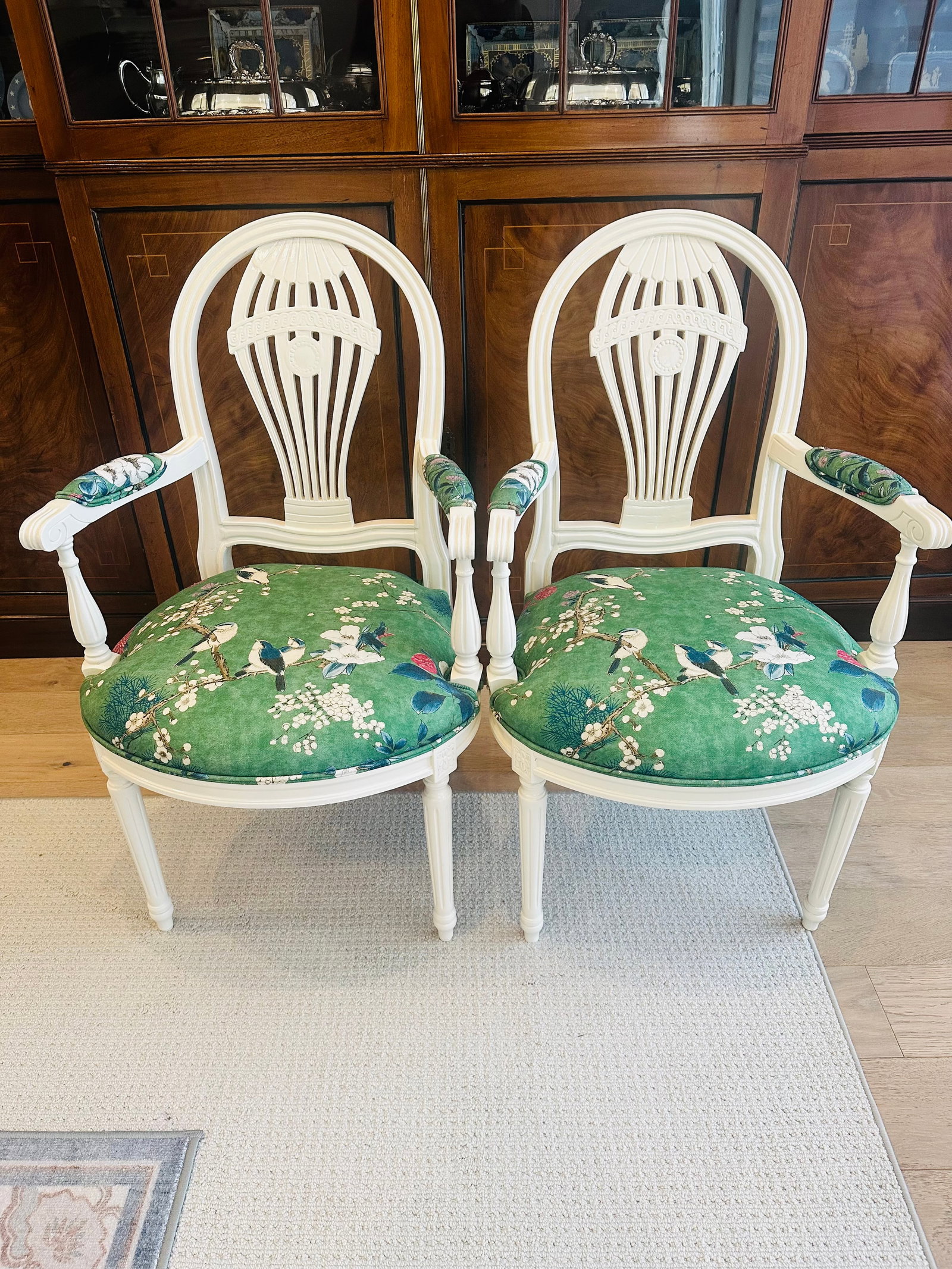 20th-Century Louis XVI Style Neoclassical Armchairs, Newly Reimagined - Thibaut Katsura in Emerald - 5