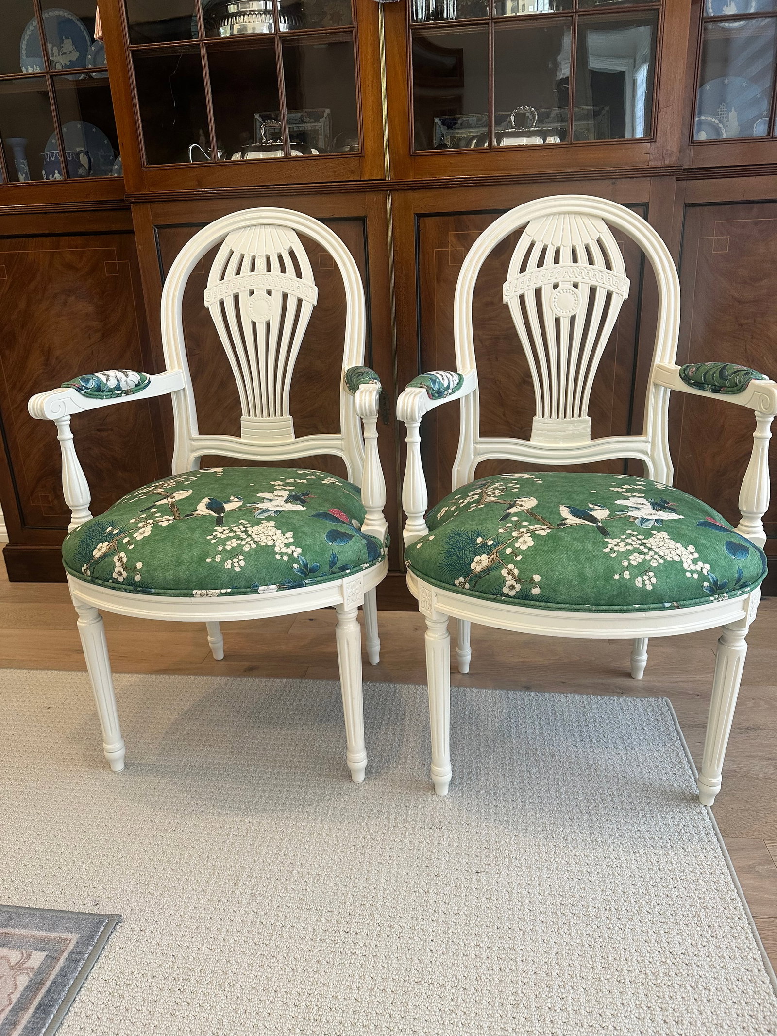 20th-Century Louis XVI Style Neoclassical Armchairs, Newly Reimagined - Thibaut Katsura in Emerald - 6