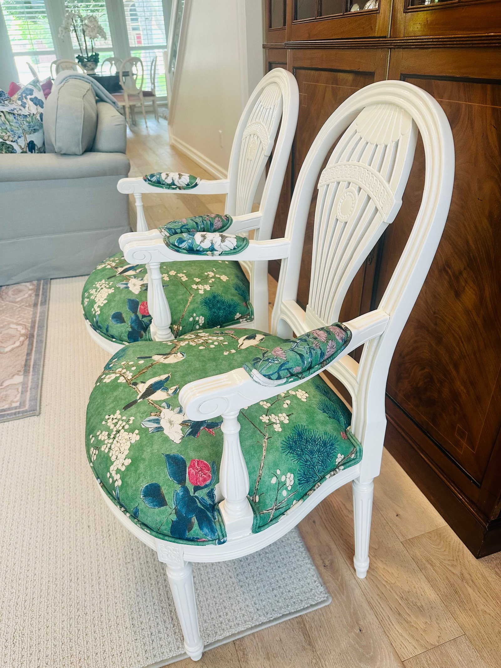 20th-Century Louis XVI Style Neoclassical Armchairs, Newly Reimagined - Thibaut Katsura in Emerald - 9
