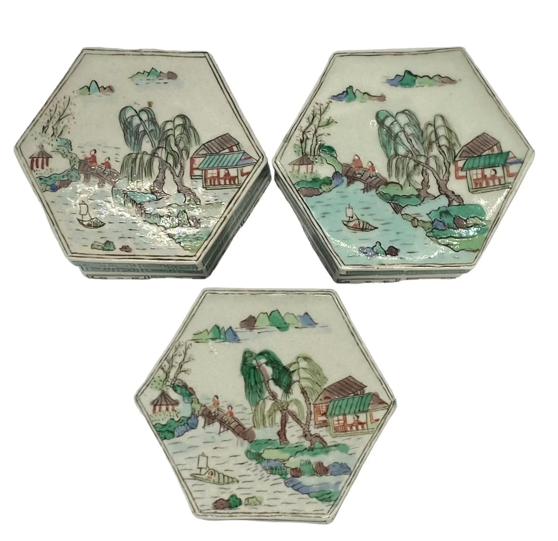 Early 20th Century Small Chinese Famille Verte Hexagonal Porcelain Hand Painted Boxes With Lids - Se - 13