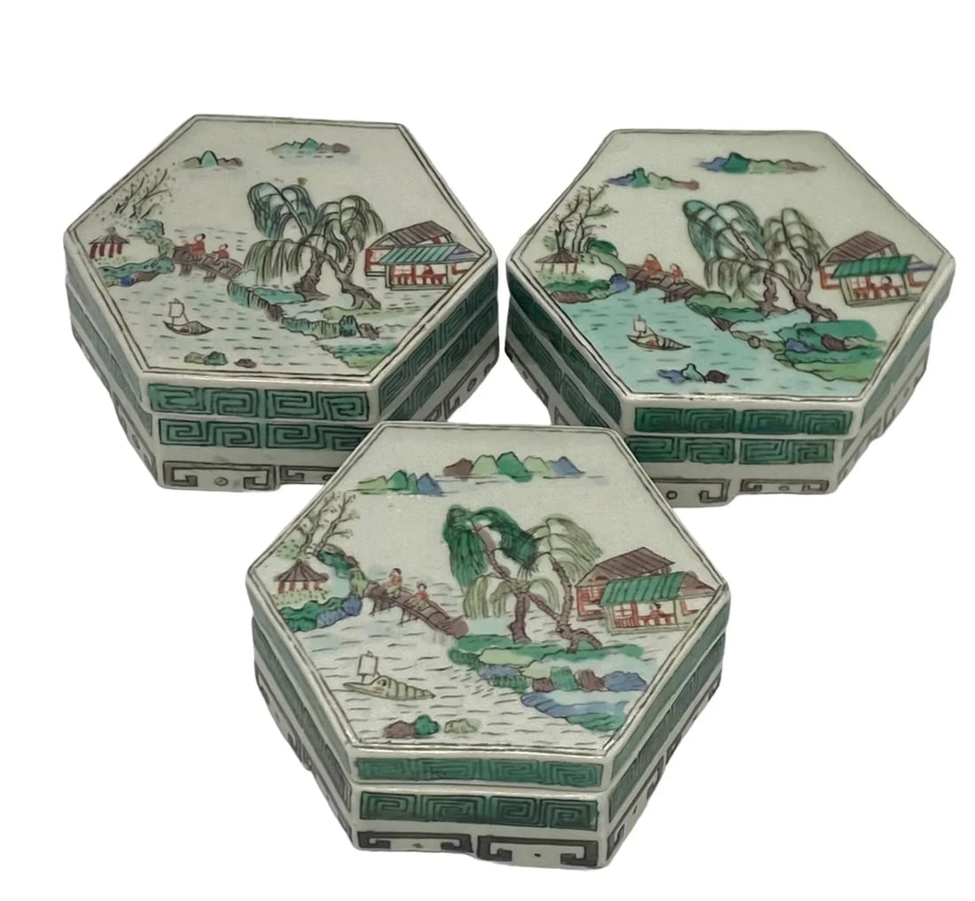 Early 20th Century Small Chinese Famille Verte Hexagonal Porcelain Hand Painted Boxes With Lids - Se - 2