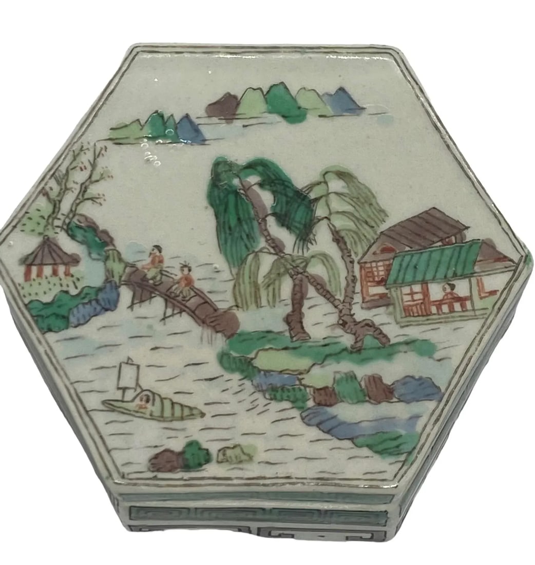 Early 20th Century Small Chinese Famille Verte Hexagonal Porcelain Hand Painted Boxes With Lids - Se - 5