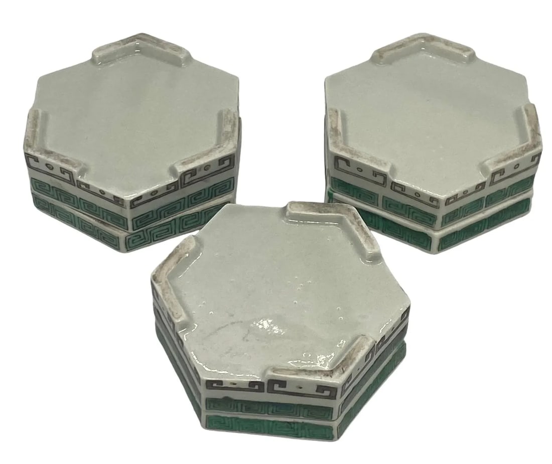 Early 20th Century Small Chinese Famille Verte Hexagonal Porcelain Hand Painted Boxes With Lids - Se - 6