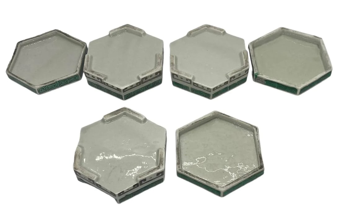 Early 20th Century Small Chinese Famille Verte Hexagonal Porcelain Hand Painted Boxes With Lids - Se - 8