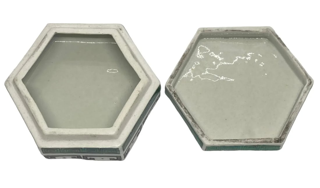 Early 20th Century Small Chinese Famille Verte Hexagonal Porcelain Hand Painted Boxes With Lids - Se - 9
