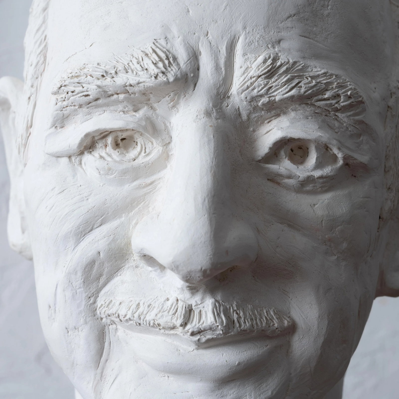Rosario Russell Fiore Plaster Bust - 9