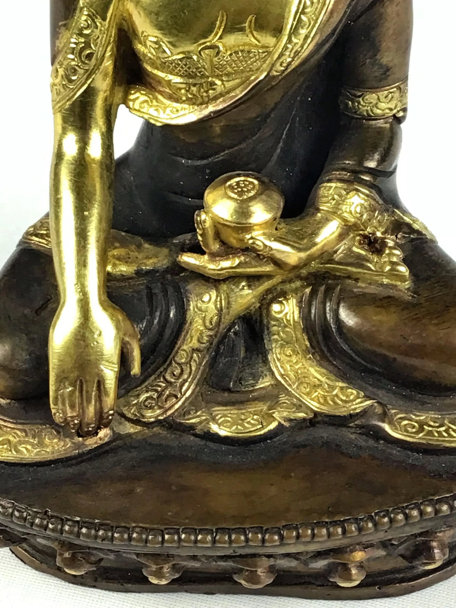 Shakyamuni Buddha Gold & Bronze Nepalese Figurine - 8