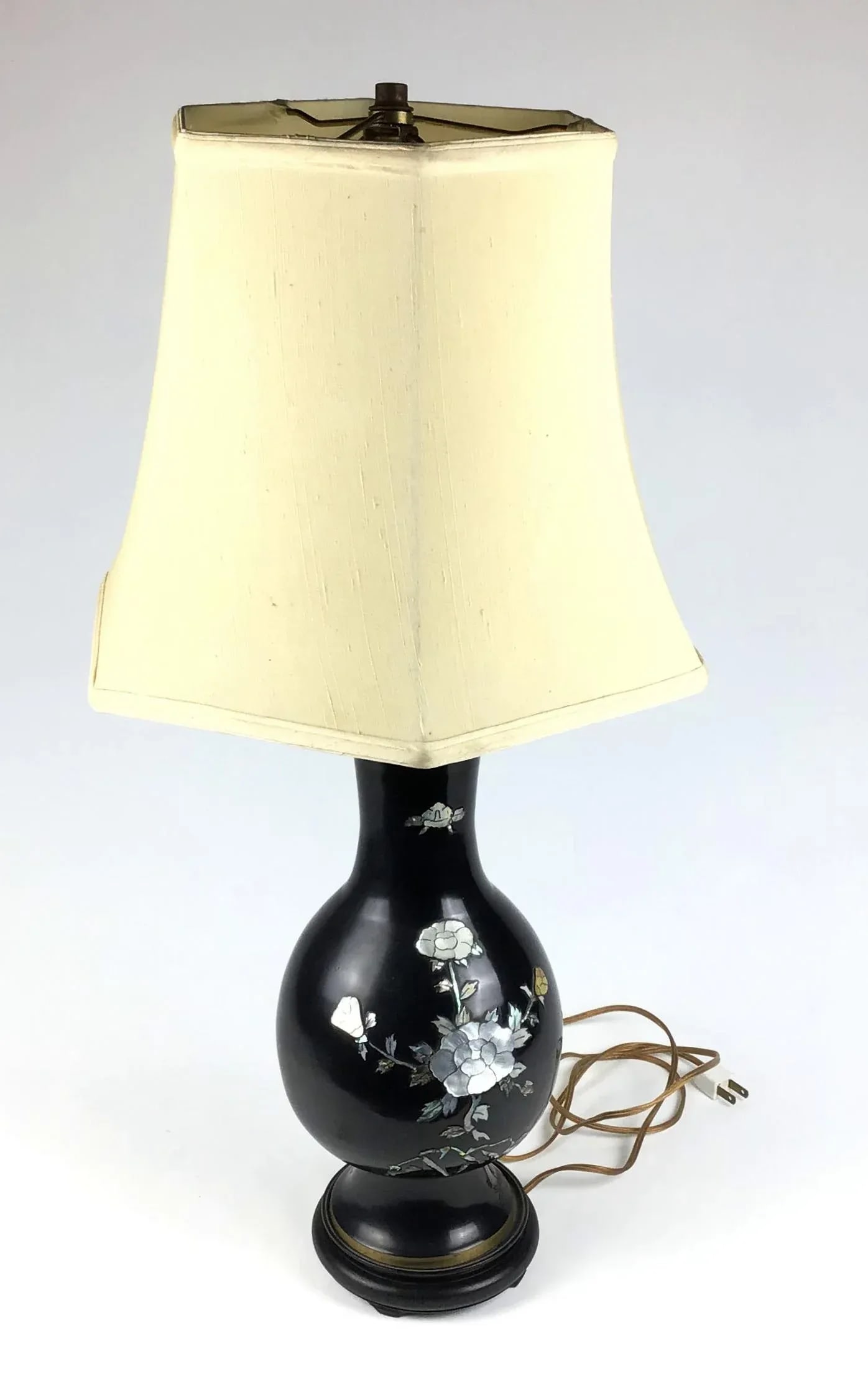 1950s Black Cloisonne Table Lamp With Mother of Pearl Details - 2