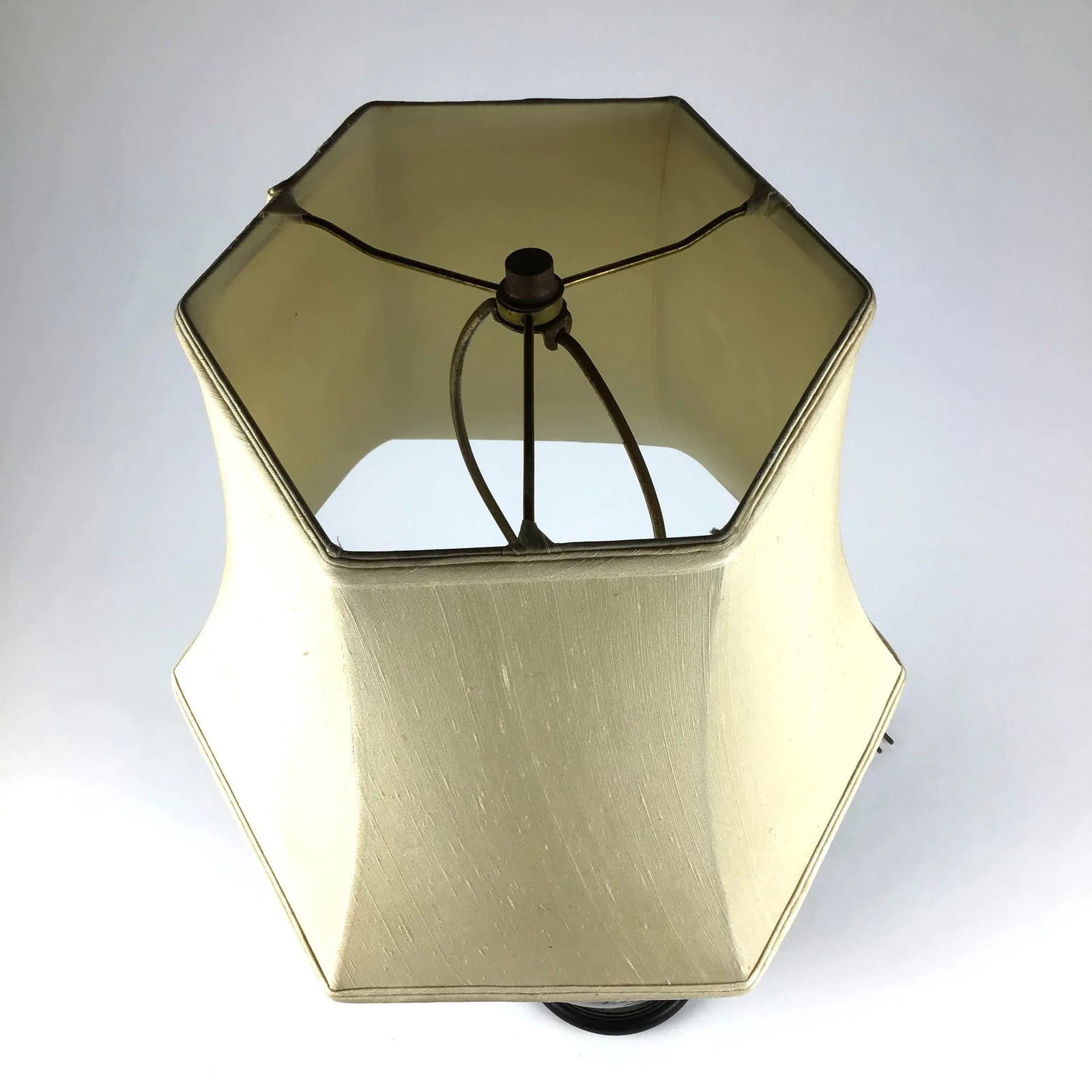 1950s Black Cloisonne Table Lamp With Mother of Pearl Details - 4
