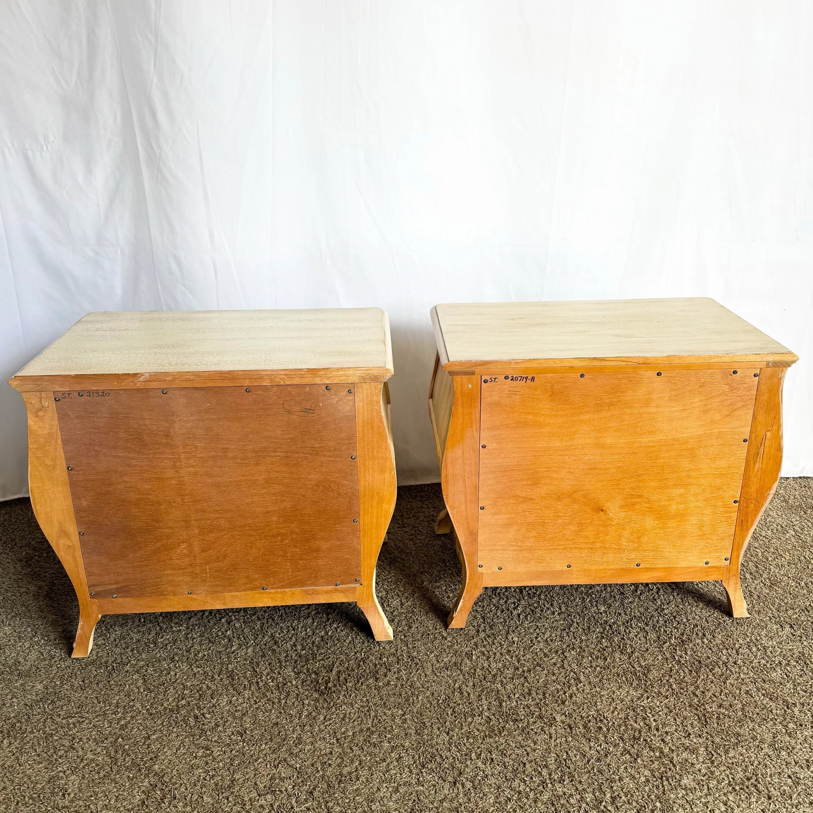 Vintage Italian Wooden Bombe Nighstands/Commodes With Cream Distressed Crackle Finish - A Pair - 10