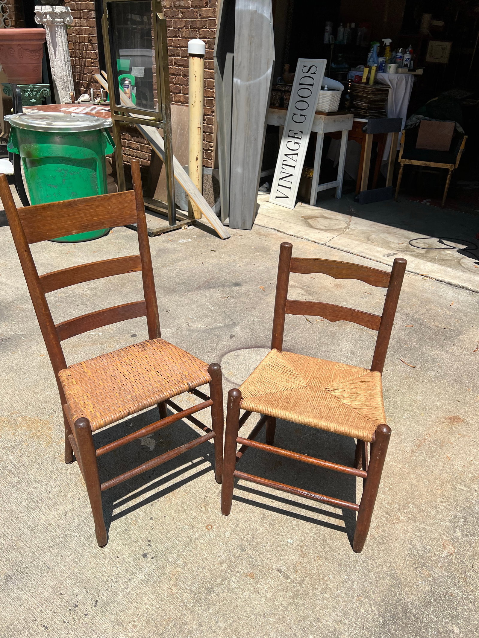 Pair of 1970s Americana Ladder Back Chairs - 7