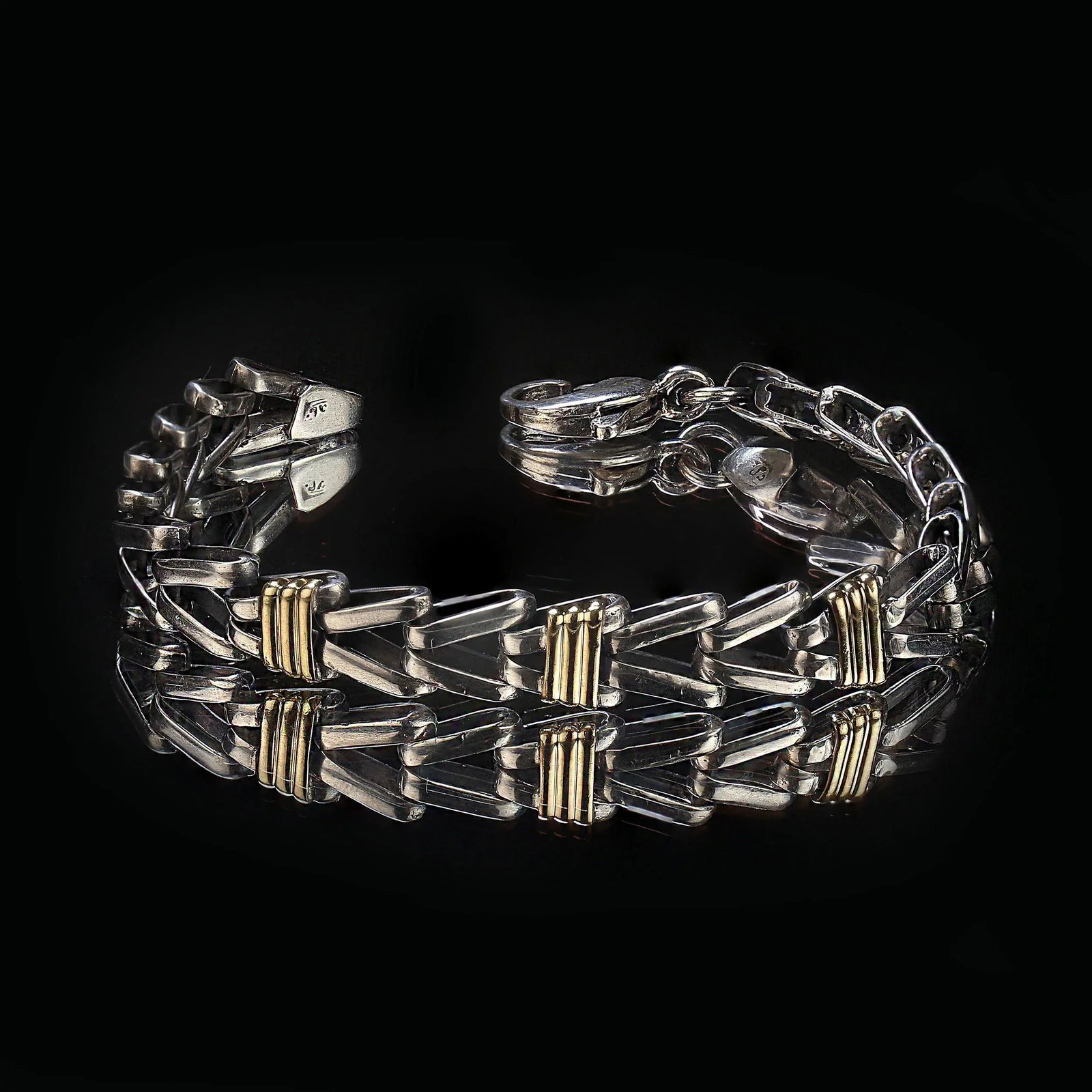 Late 20th Century Sterling Silver Bracelet in Herringbone Design - 6
