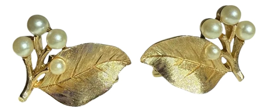 Mid 20th Century Trifari Vintage Gold Tone Leaf Earrings With Pear Accents: Trifari signed clip on earrings. Vintage costume jewelry in excellent condition. Natural organic design with texture and elegant faux pearl accents. 1" long x .75" wide x .5" deep Condition: Alteratio