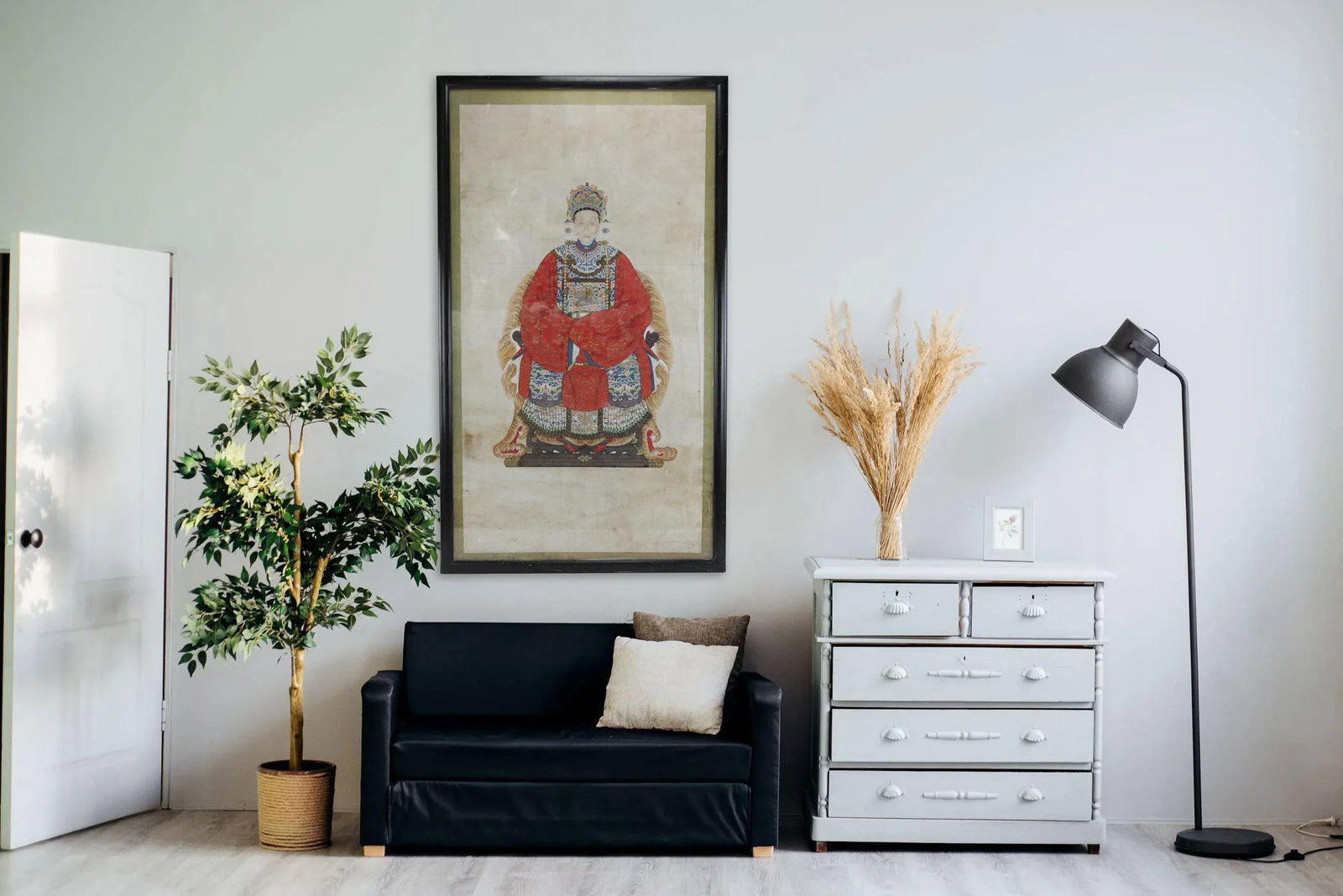 Large Framed Mid-Qing Dynasty Chinese Meticulous Ancestor Portrait Painting in Red - 11