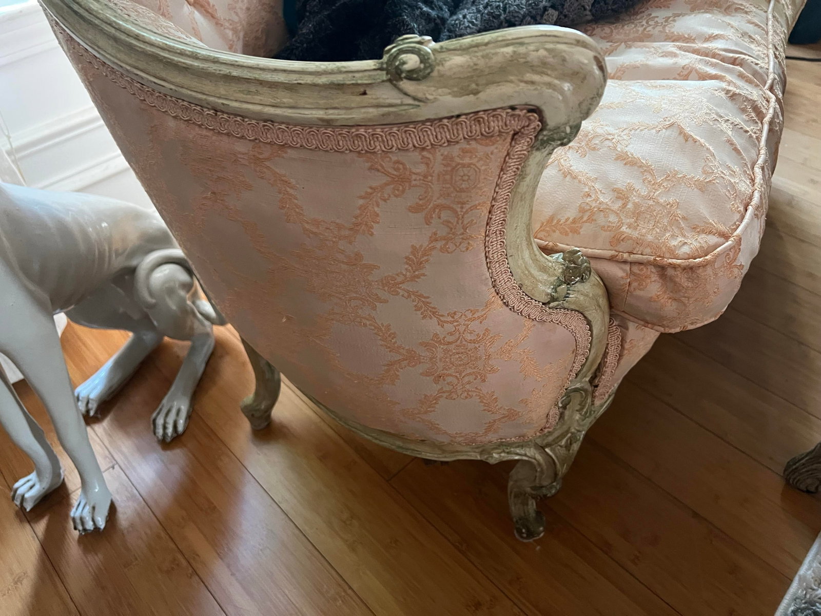 1970s Vintage French Boudoir Style Pink Cushioned Settee With White Wooden Detailed Frame - 10