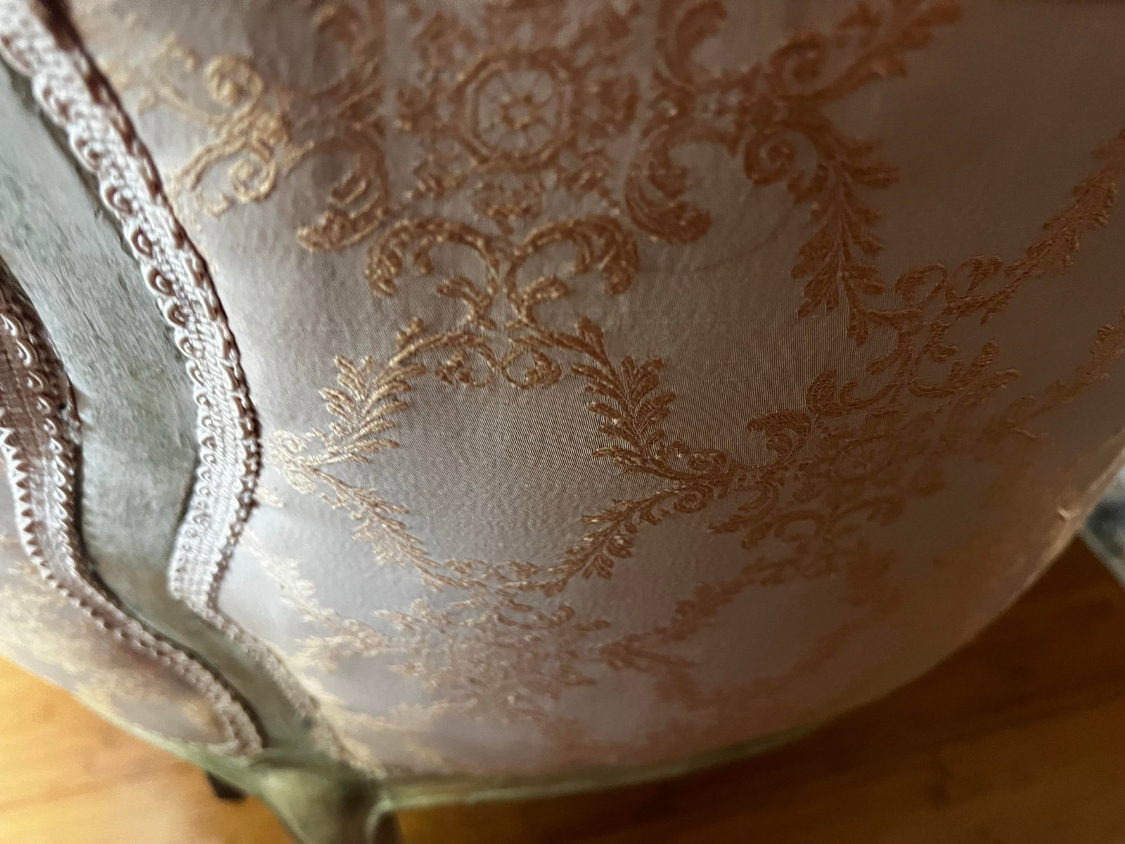 1970s Vintage French Boudoir Style Pink Cushioned Settee With White Wooden Detailed Frame - 9
