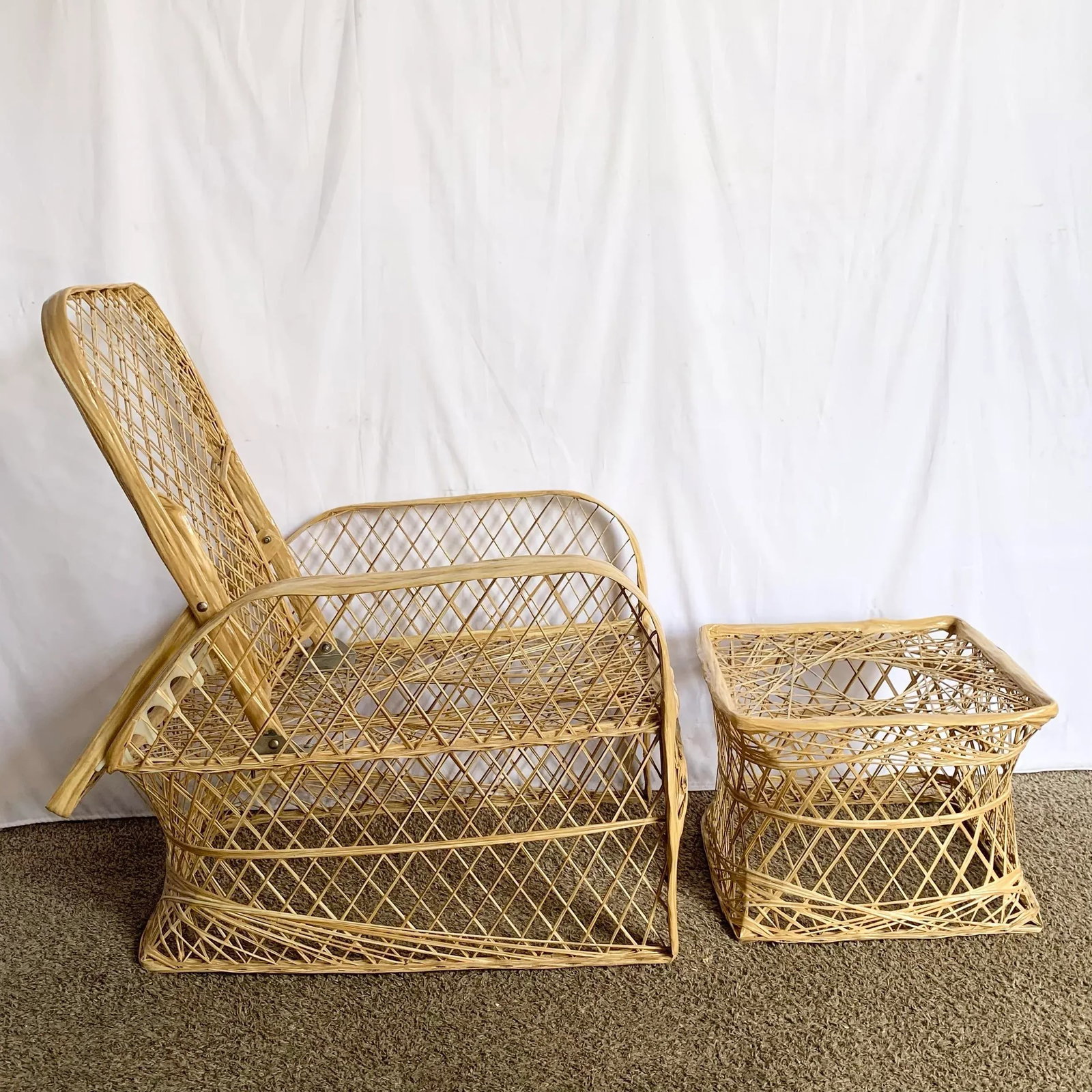 Mid Century Modern Spun Fiber Glass Adjustable Lounge Chair With Ottoman - 3