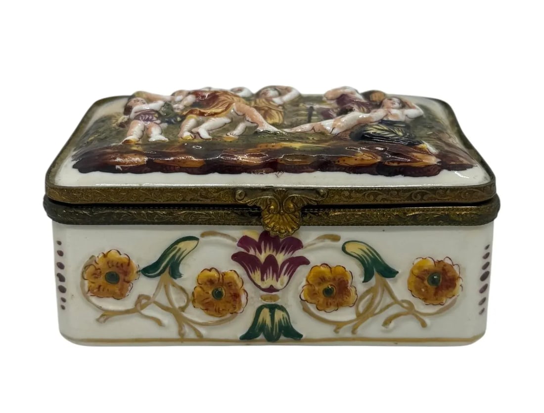 Late 19th Century Capodimonte Porcelain Hand-Painted Rectangle Shape Hindged Lid Trinket Box With Pl - 3