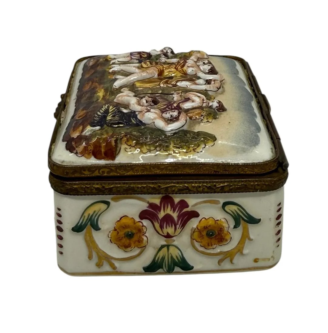 Late 19th Century Capodimonte Porcelain Hand-Painted Rectangle Shape Hindged Lid Trinket Box With Pl - 4