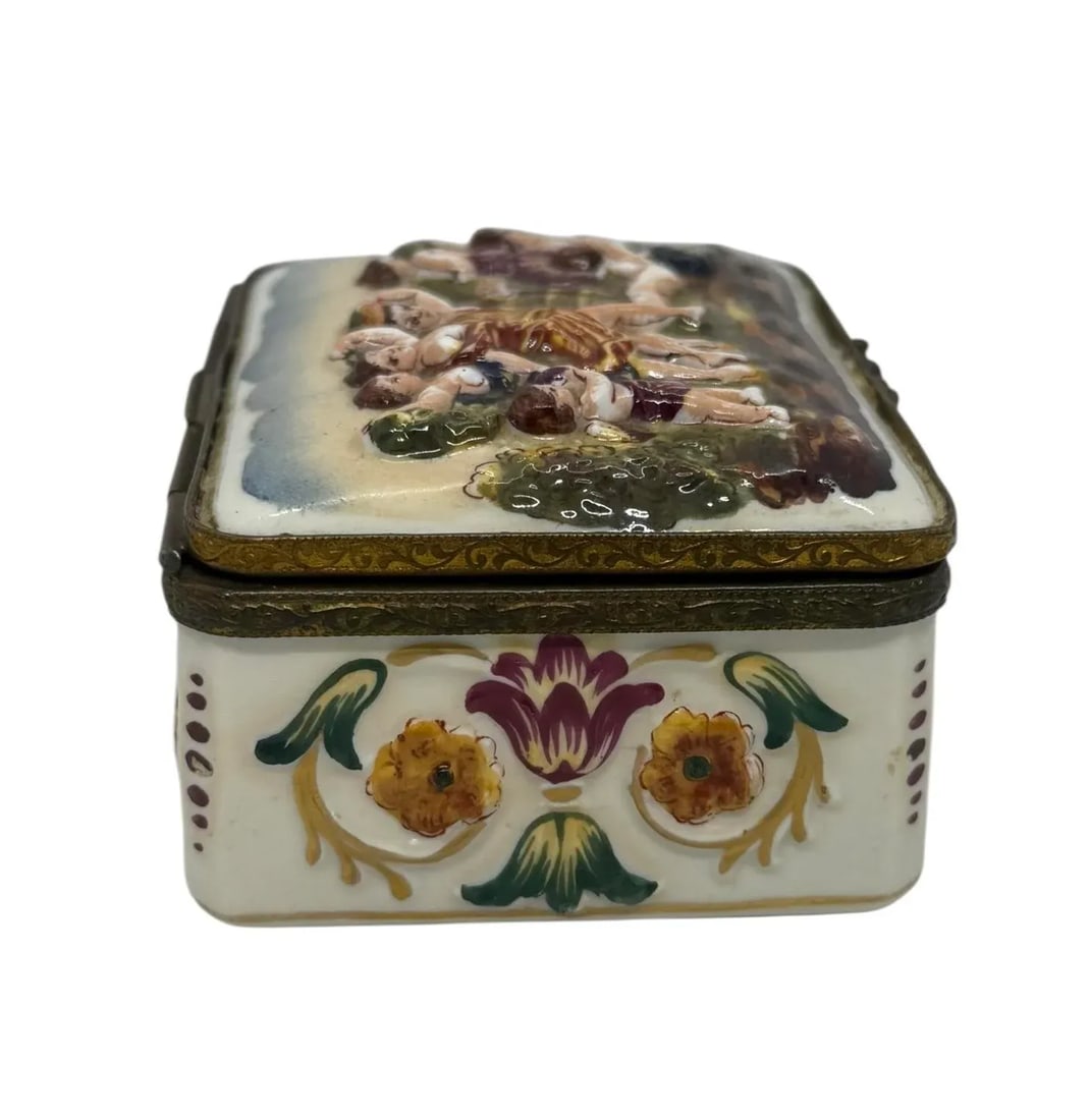 Late 19th Century Capodimonte Porcelain Hand-Painted Rectangle Shape Hindged Lid Trinket Box With Pl - 5